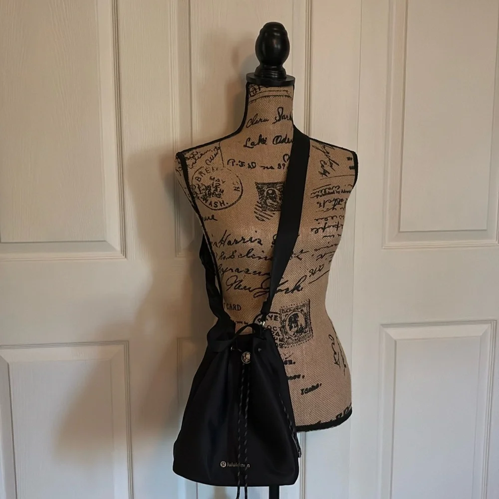 Lululemon crossbody bag. - Picture 1 of 6